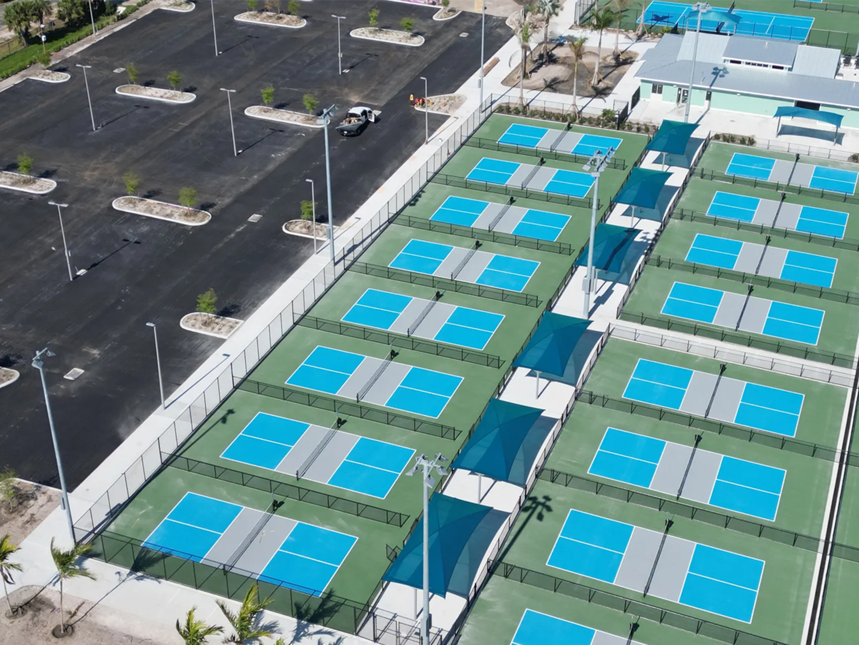 Đổi sân tennis thành pickleball với 6 lớp USA DECOTURF trên nền nhựa